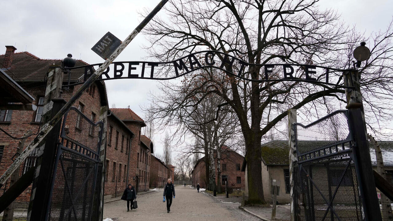 “Le travail rend Libre“ était inscrit au dessus du portail des camps d'Auschwitz.