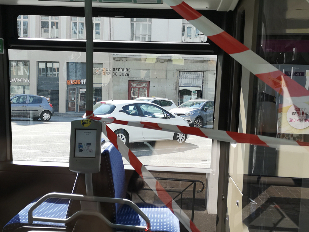 Dans les bus de Chambéry : “ Les barrières “ contre le covid 19 sont-elles bien en place ?