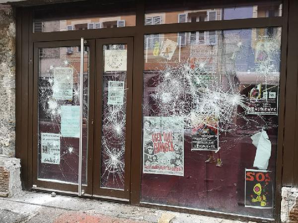 Un nouveau tourisme à Chambéry : Sur les traces des méfaits de quatre ou cinq fachos...
