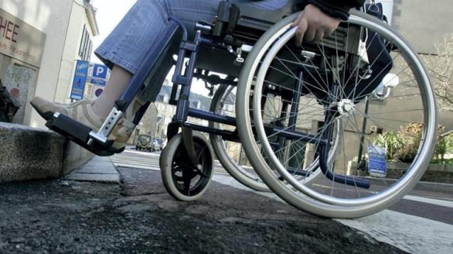 DE L'INEGALITE PERSISTANTE POUR LES HANDICAPES...