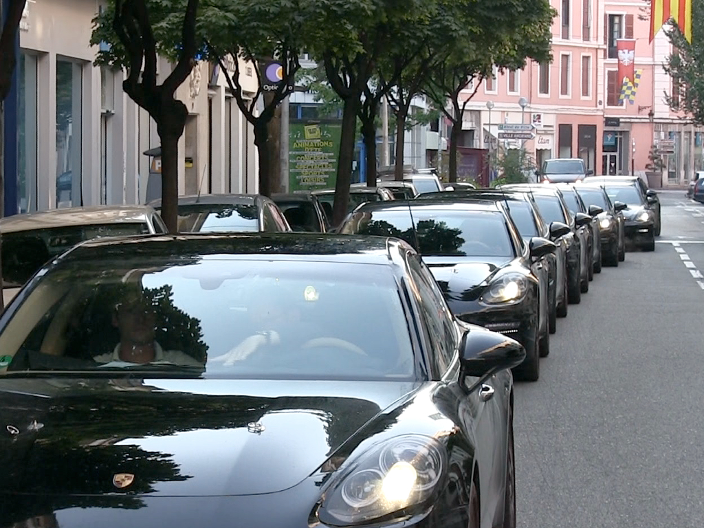 Entre 800.000€ et 1.400.000€ garés en double file rue Fabre